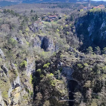 Apartma Jezevi بيت للعطل