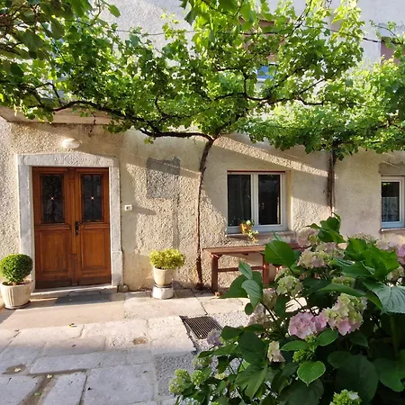 Apartma Jezevi Sezana