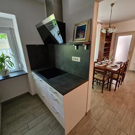 Apartma Jezevi بيت للعطل *